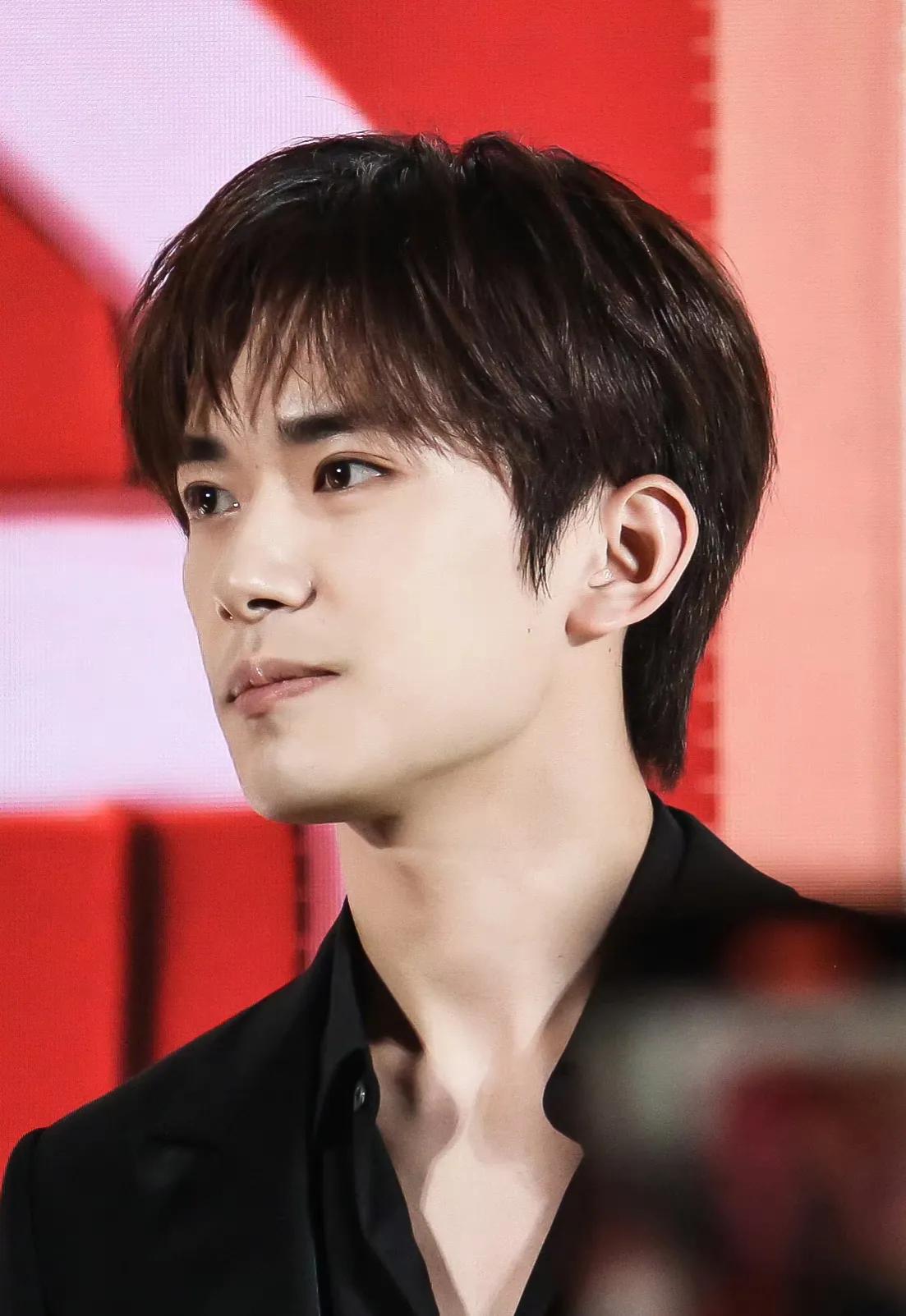 易烊千玺压轴出席阿玛尼活动,易烊千玺出席阿玛尼