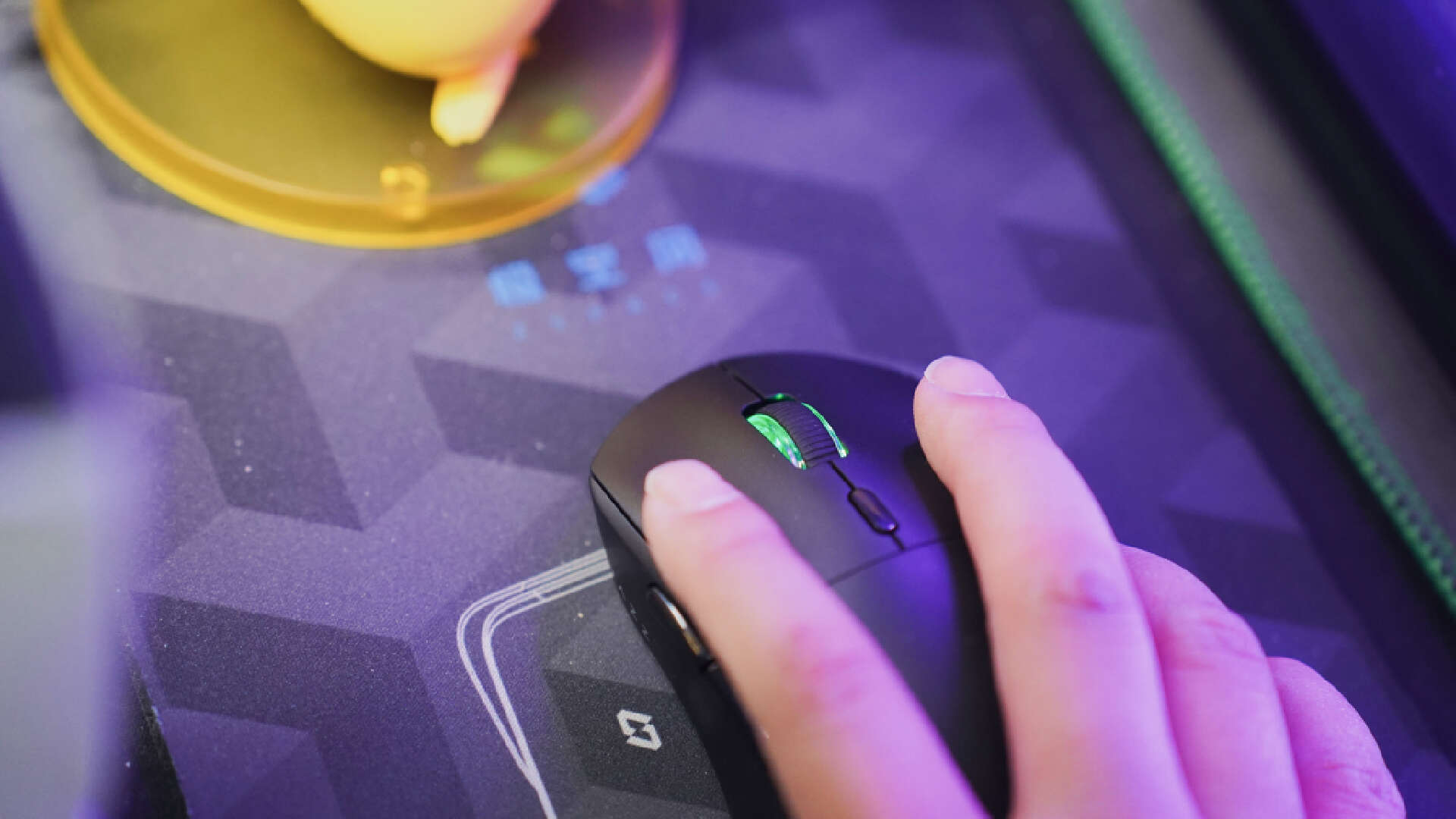 黑爵aj199和雷蛇v3差距,黑爵鼠标aj199和pro