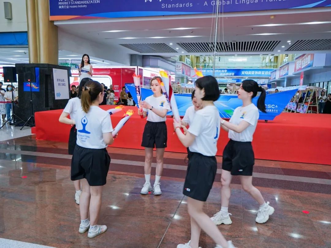 300名国际采购商涌入市场，义乌用“韧劲”强推“品牌出海”