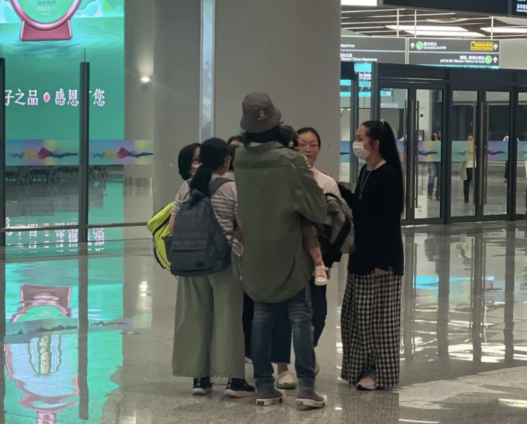 郭碧婷和向佐二胎长什么样,郭碧婷怀二胎和向佐吃饭被拍