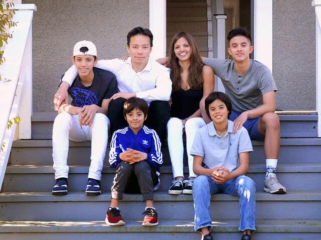 建市136年,温哥华迎来首位华裔市长,他为何能创造历史?