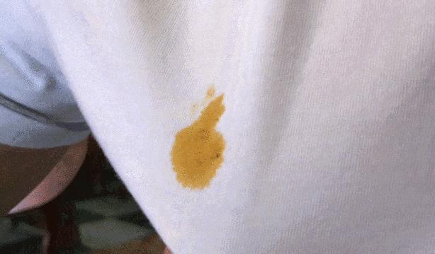 白衣服污垢洗不掉怎么能去除,衣服上面溅了油怎么洗掉
