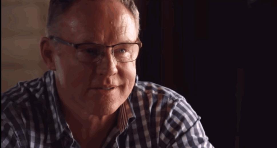 澳洲57岁大叔忘不了28年前的初恋，50岁初恋情人得知后与他相会