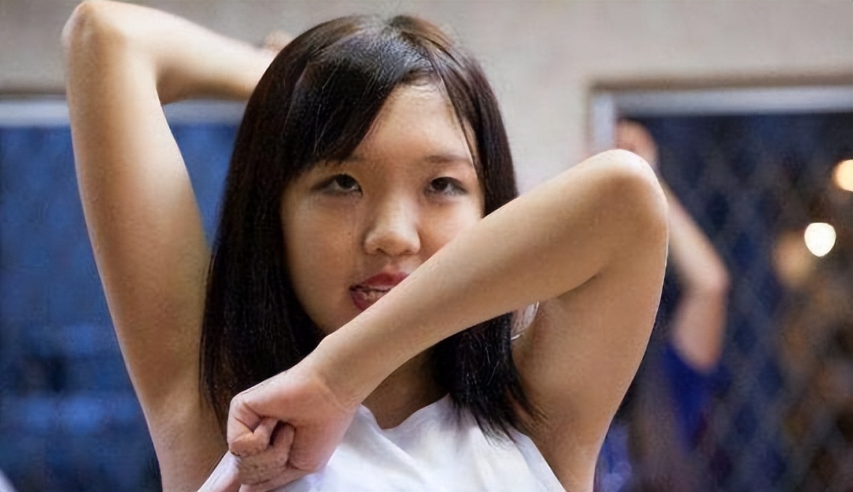 第一次月经来的最佳年龄是几岁,女孩子第一次月经什么年龄才正常