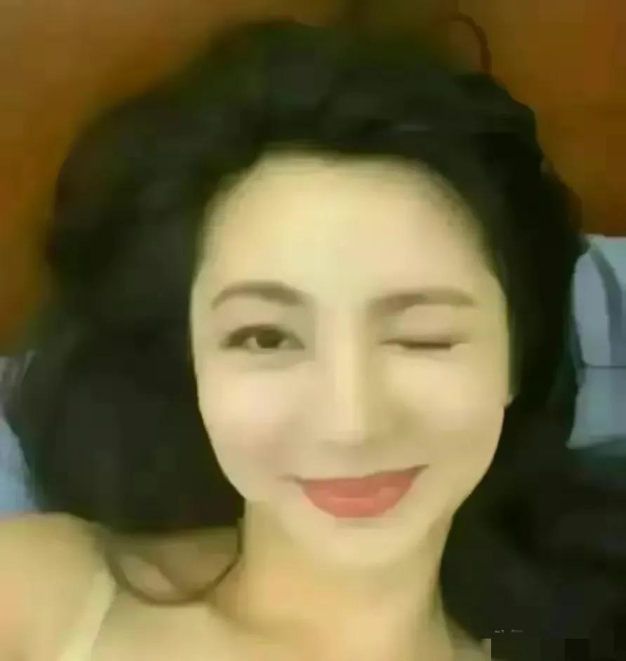 浙江宁波纺织学院女生脚踏六只船,一个女大学生脚踏三只船