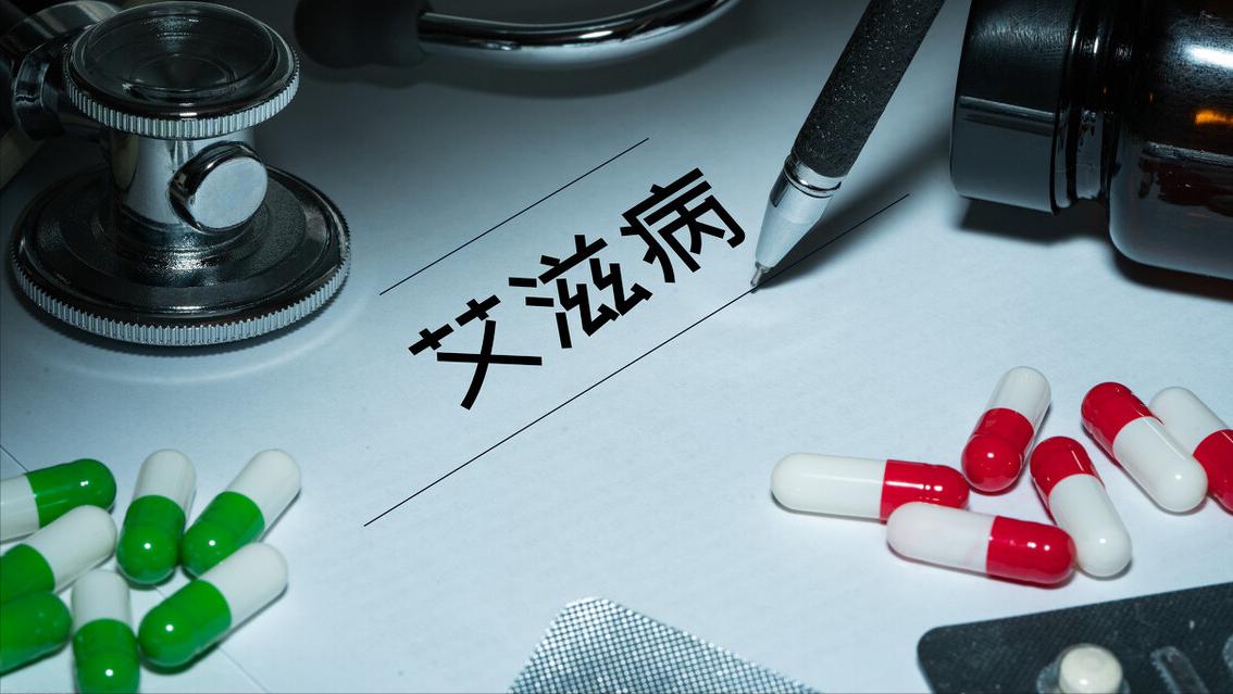 艾滋病早期口腔溃疡有什么症状,口腔溃疡是艾滋病前期典型症状吗