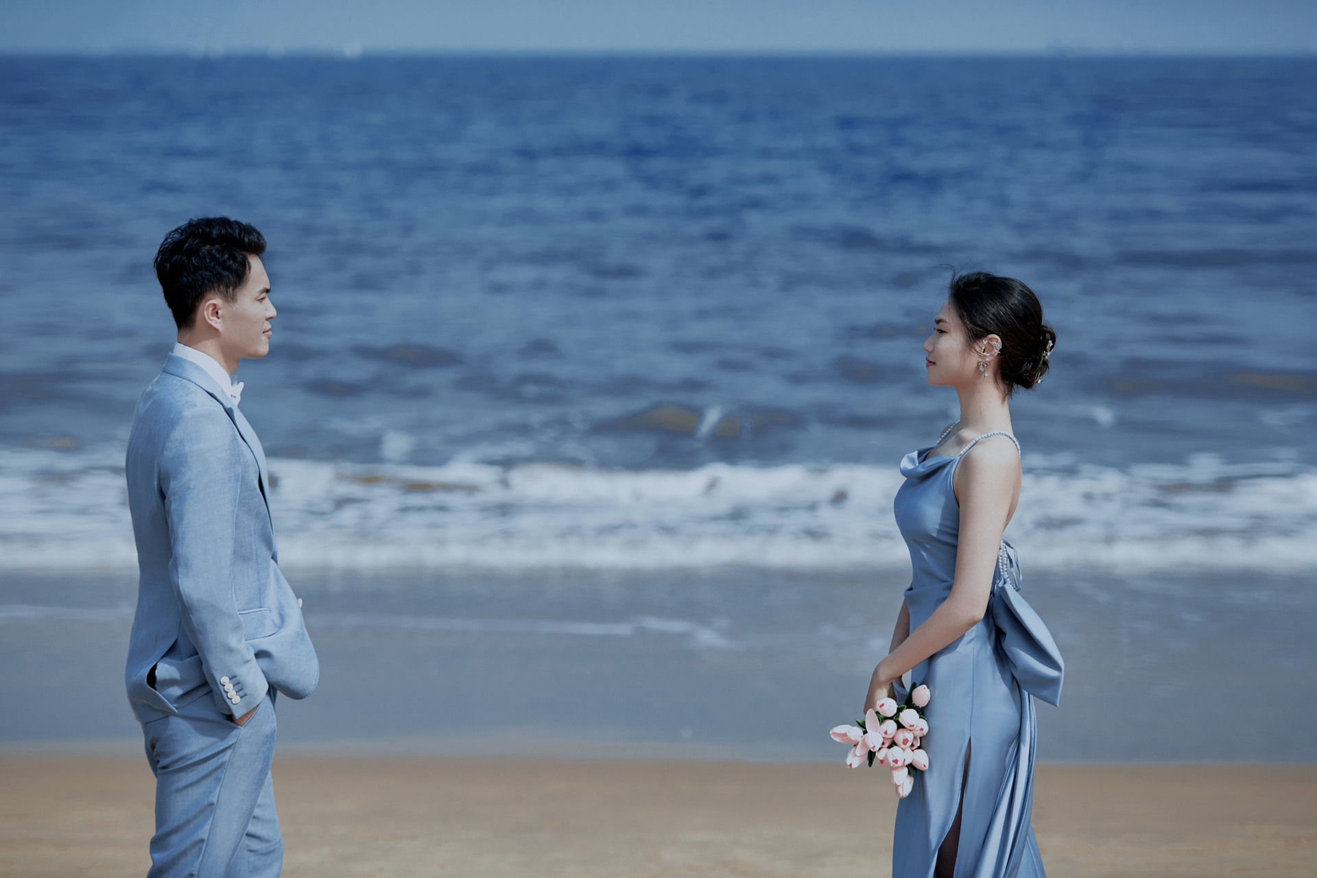 沉浸在爱里的光影婚纱照,超级浪漫的森系草坪婚纱照