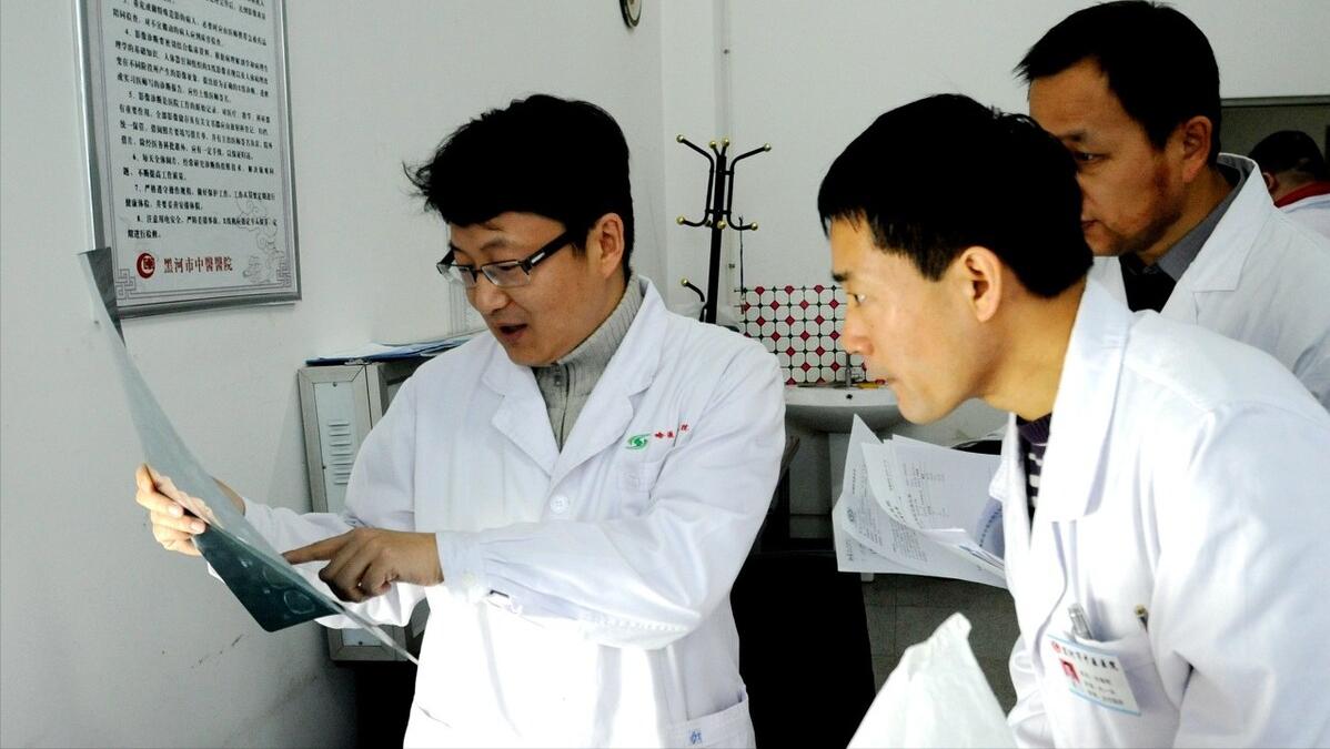 八岁女孩儿被附身,八岁小女孩鬼魂附体的秘密