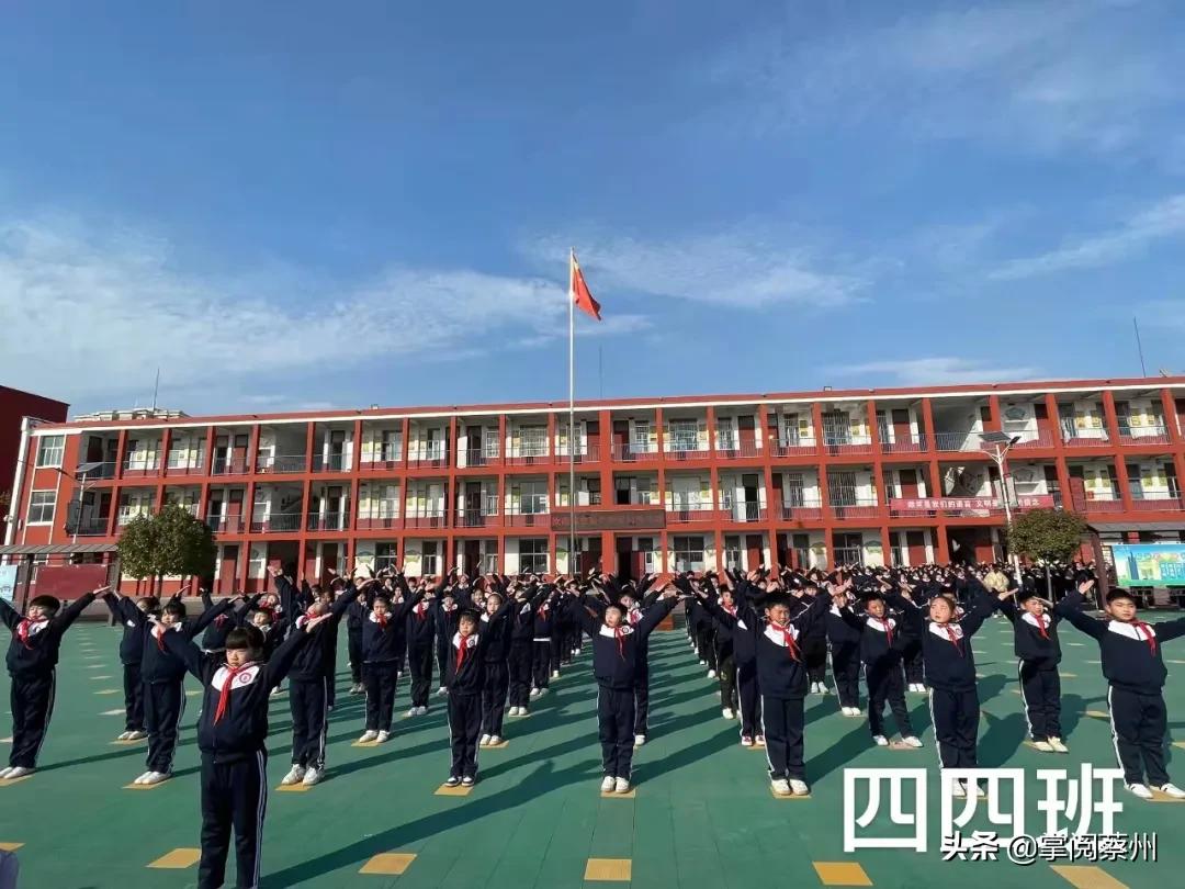 载歌载舞精彩纷呈,载歌载舞迎元宵文艺汇演展风采