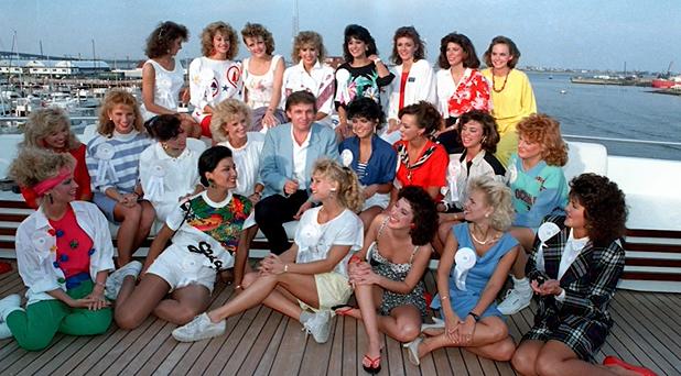 特朗普年轻时的颜值像猫王,特朗普年轻时帅气