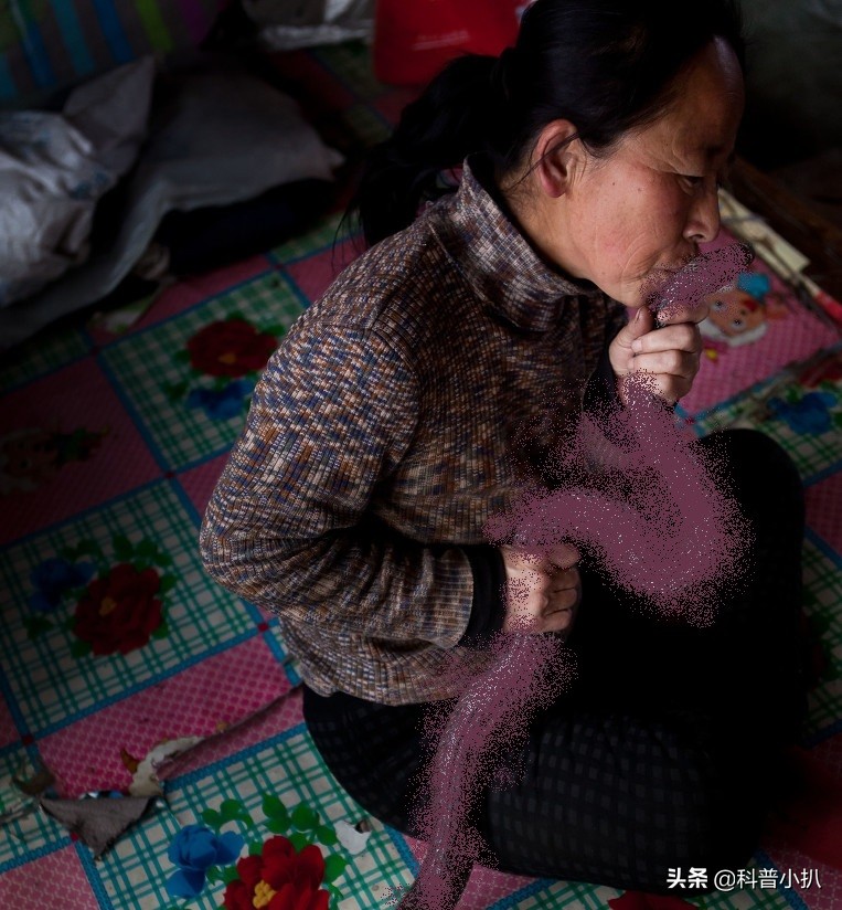 小伙救蛇后多年后蛇报恩,女子救蛇多年后长成巨蛇