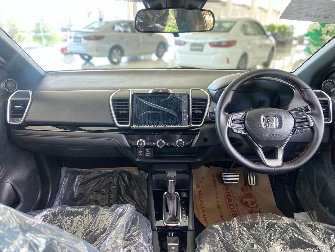 对标大众桑塔纳！落地8万！2023版本田city亮相！1.5L+CVT，犀利