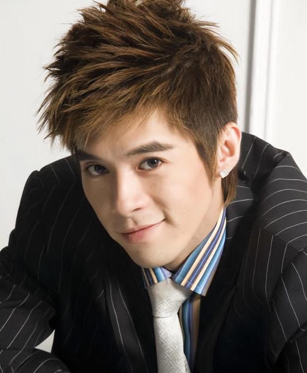 给大s戴绿帽，台湾最美“公交车”绿14名男友，如今45岁未婚无子