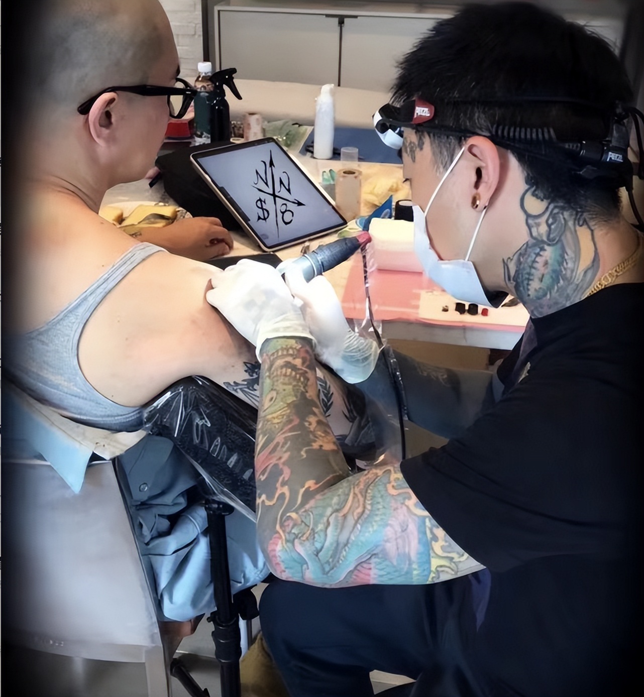 具俊晔将大s的名字纹在手臂上,大s具俊晔婚戒纹身