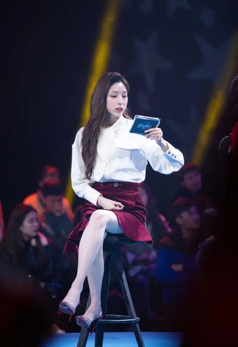 马凡舒首次主持春晚惊艳全网：让自己变好，是解决一切问题的关键