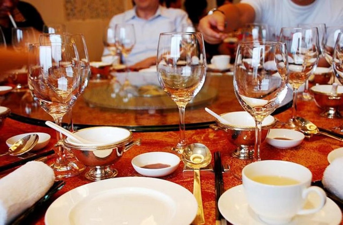 约领导吃饭怎么说领导才容易出来,和领导吃饭不知道先敬谁