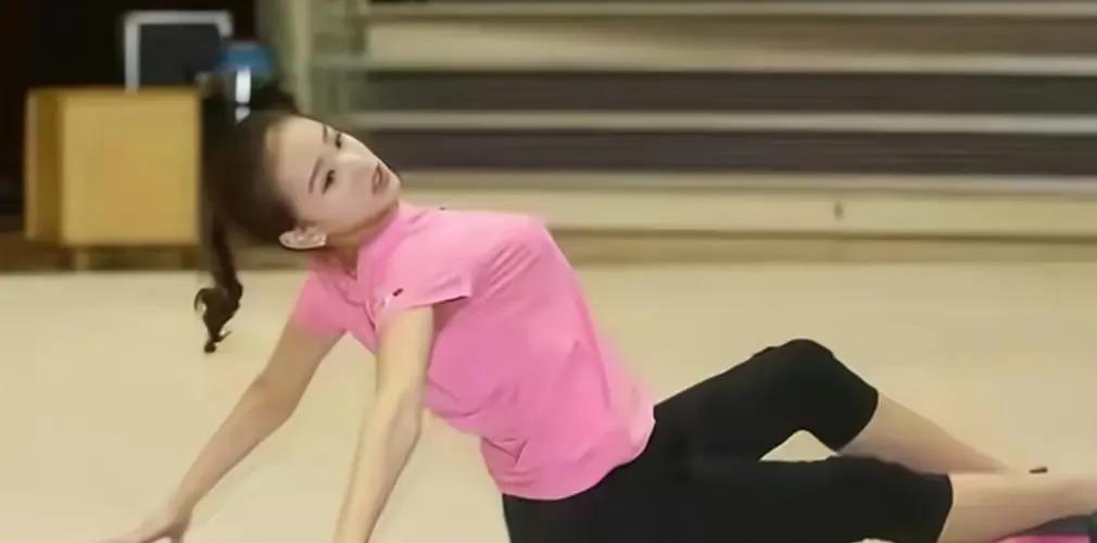 韩国体操队许昭英和中国裁判,韩国体操名将许昭英多高多重