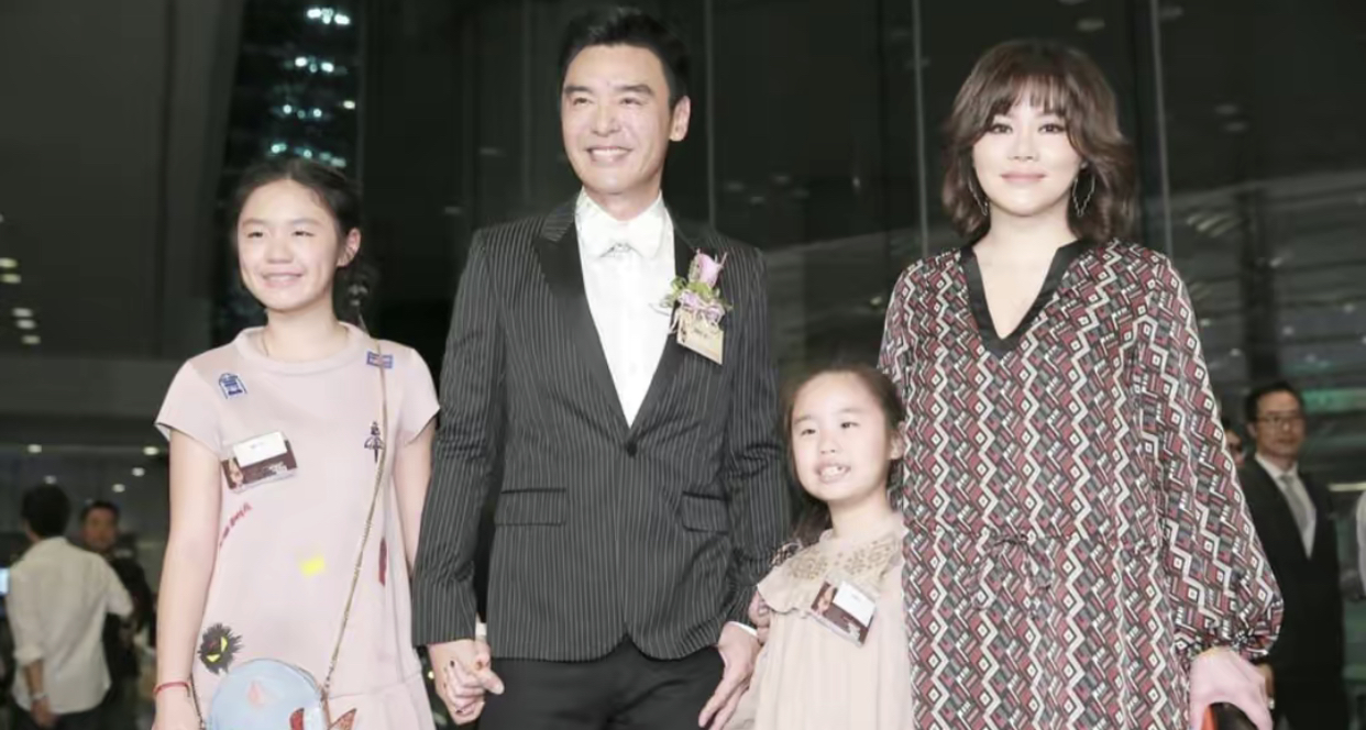 钟镇涛22岁女儿为继母庆祝,钟镇涛71岁大寿视频