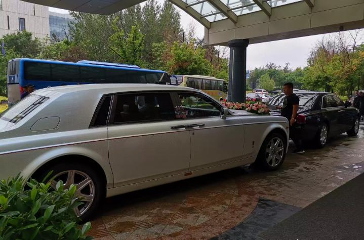 买个劳斯莱斯跑婚车赚钱吗,买劳斯莱斯跑婚庆靠谱