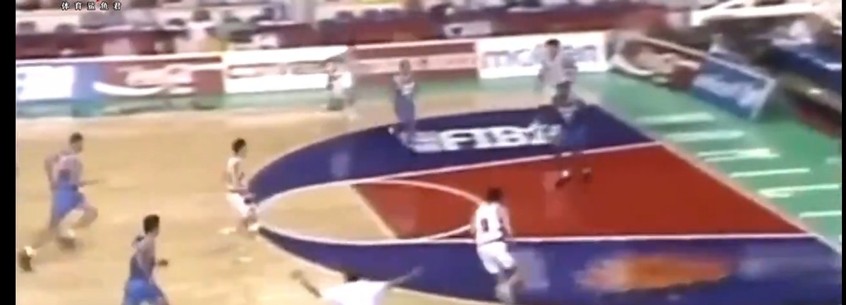 战胜巴西西班牙挺进四强,姚明带队的中国男篮