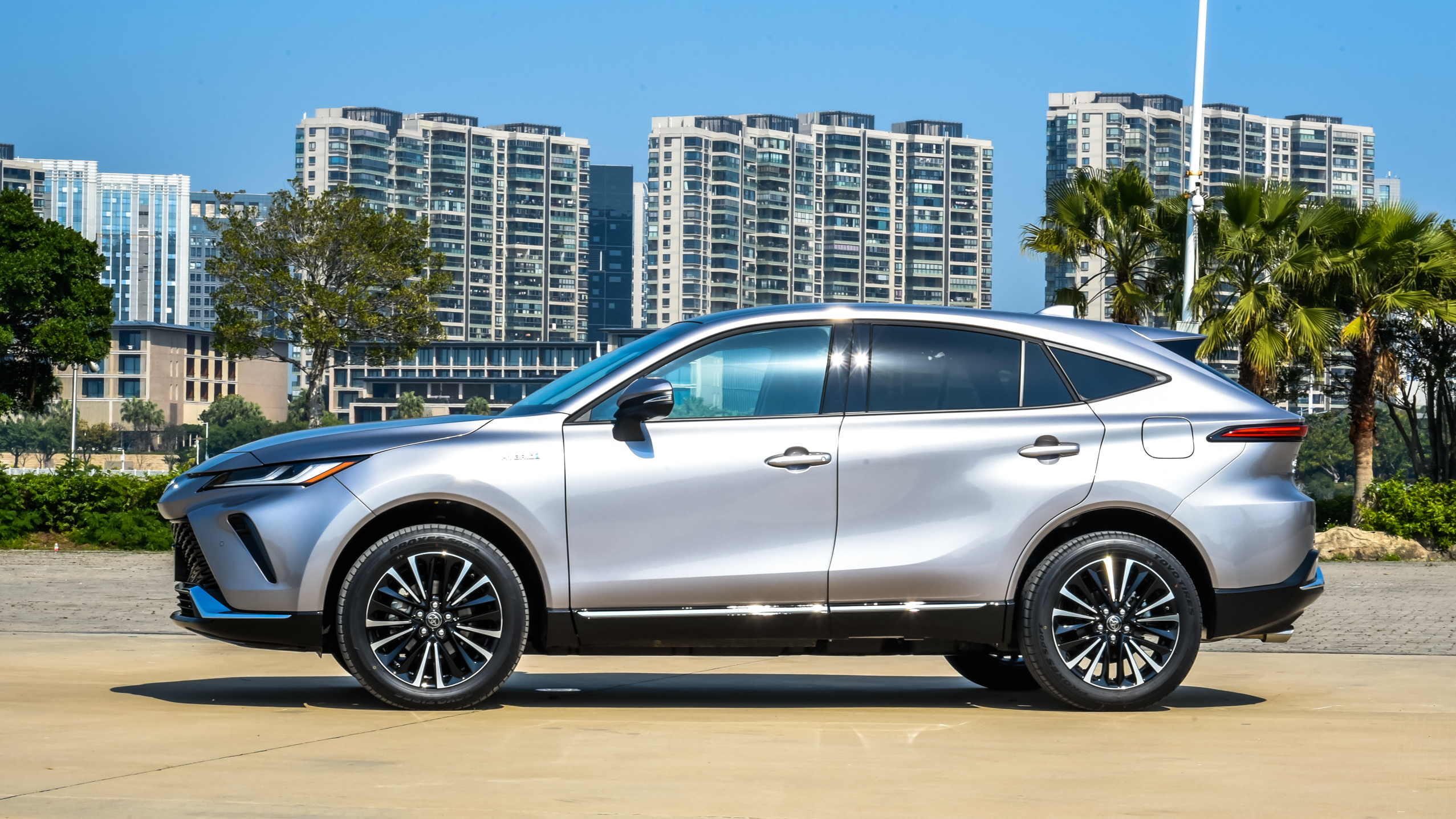 试驾丰田威飒越野视频,广汽丰田威飒两驱尊贵版试驾