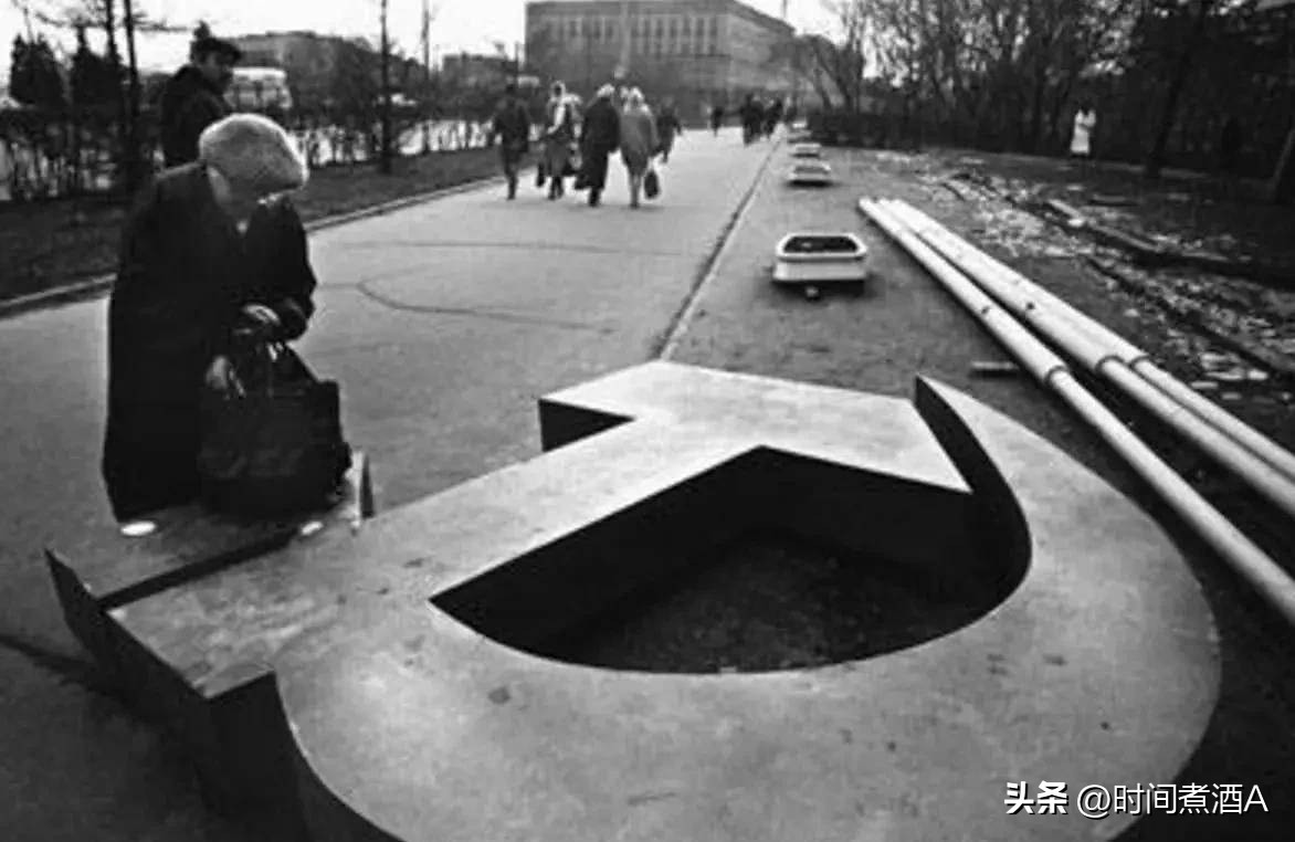 “称霸”世界70年,去美元潮为何偏发生在2023年?伟人的话正在应验