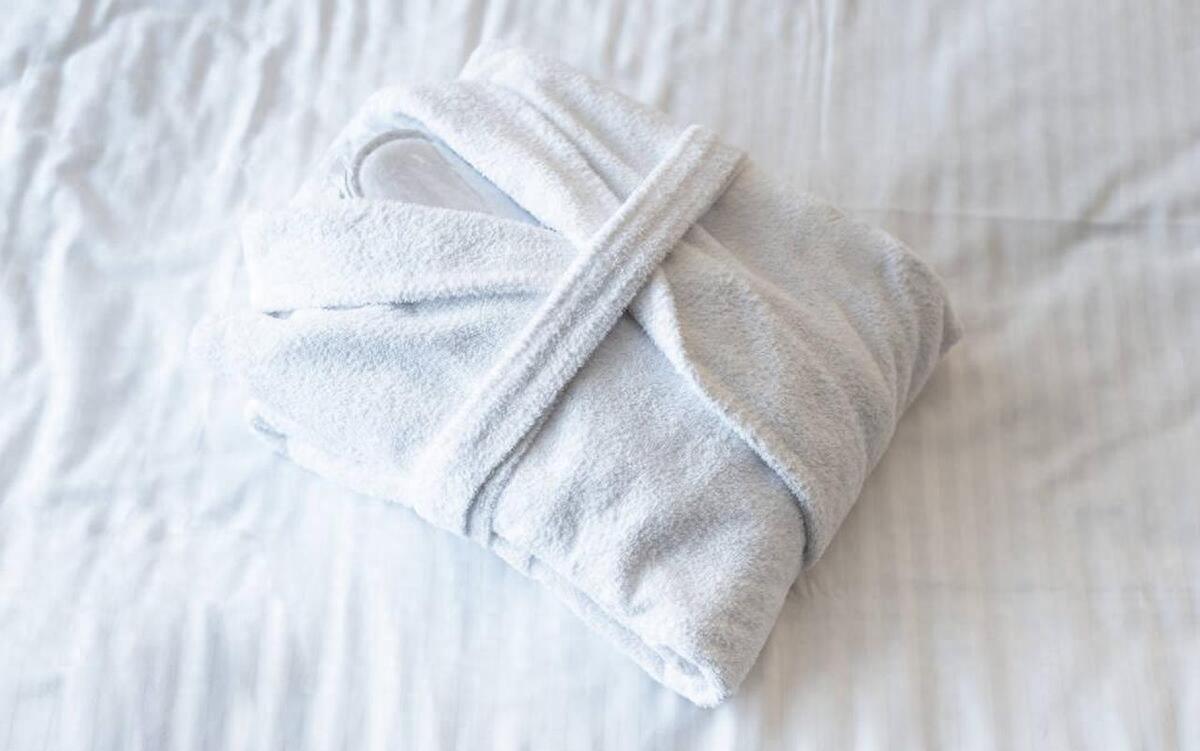 白衣变黄怎么去掉小窍门,白衣泛黄只需要一招就可以解决