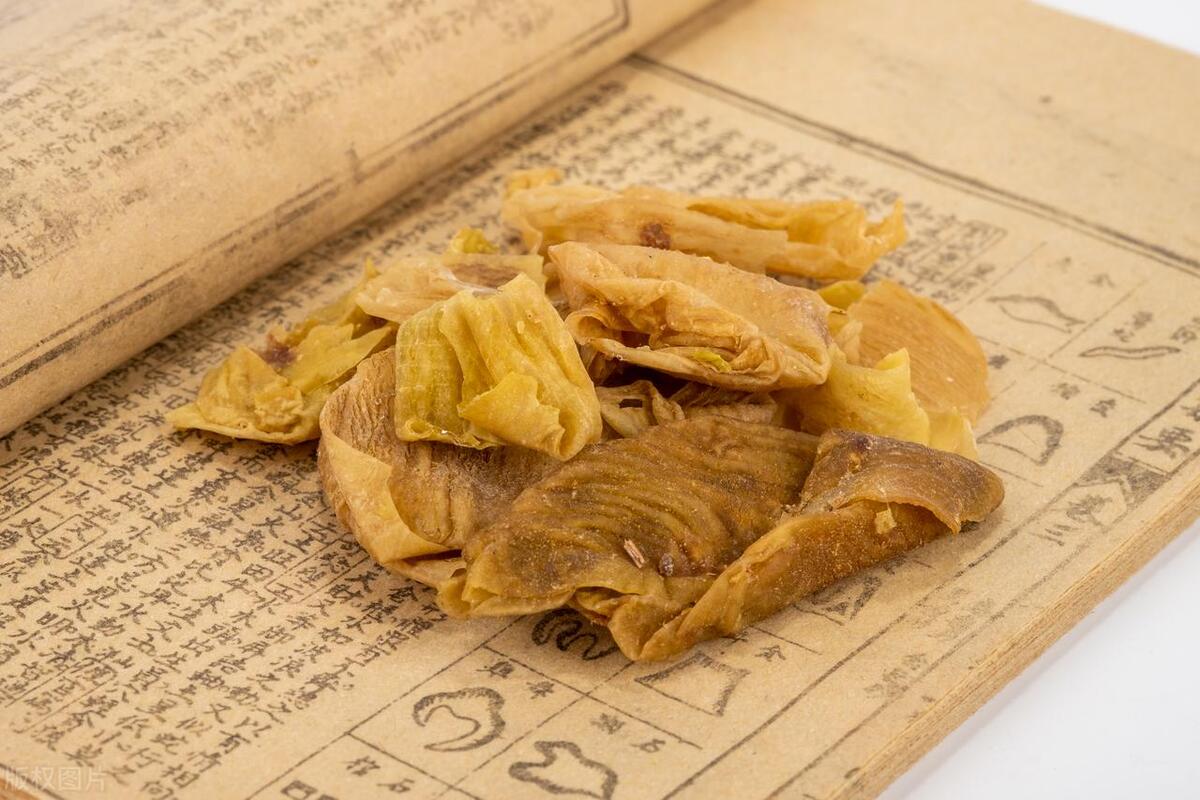 湿热脸上长痘痘的原因和解决方法,痰湿湿热脸上长硬痘