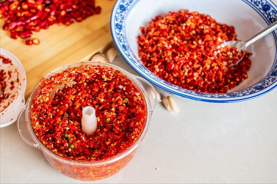 黄豆辣椒酱快速做法不发霉不用晒,辣椒酱怎么腌制好吃而不发霉