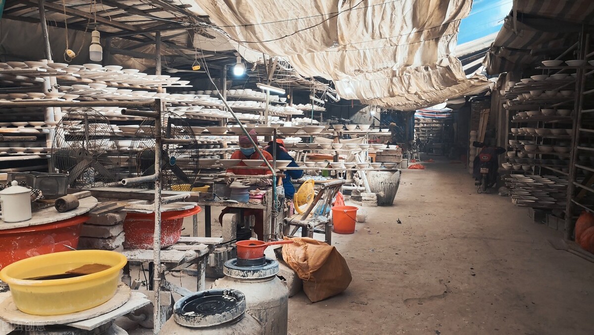 潮南区夫妻服装加工小作坊,父子家庭小作坊