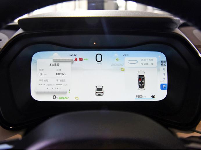 轩逸、朗逸该退位了，10万级首选吉利帝豪LHi·P，油耗低、够安全