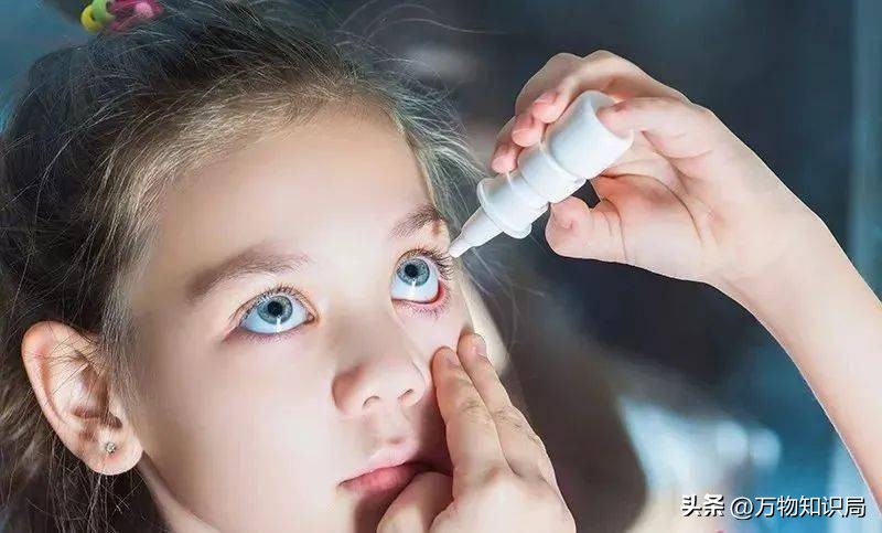 8岁男孩眼球融化荧光棒,小孩眼珠熔化视频