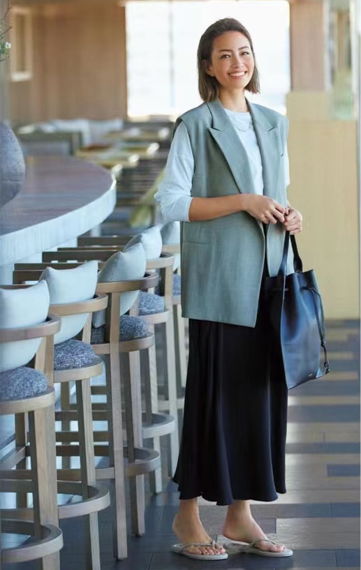 直筒裙和伞裙哪个有气质,伞裙连衣裙蓬蓬裙