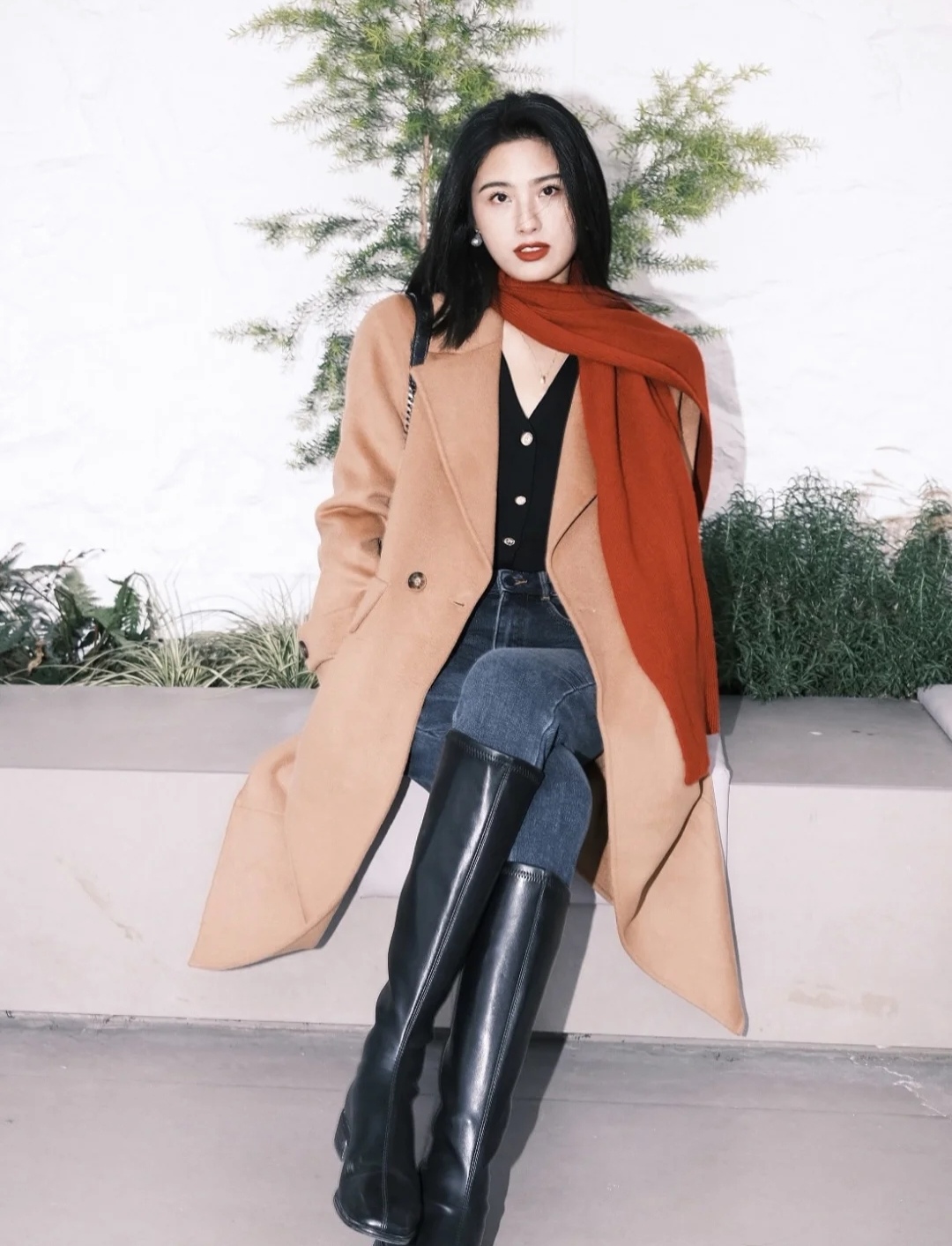 流行的靴子搭配什么衣服图片,中长靴子穿衣搭配图片2020秋冬