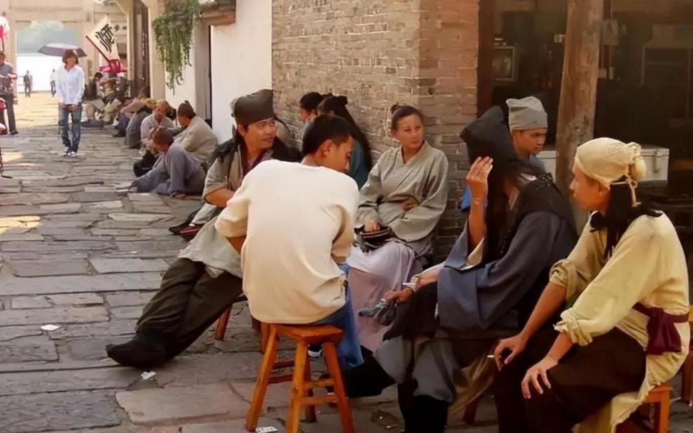 20万横店群演现状美女成群,横店20万女群演