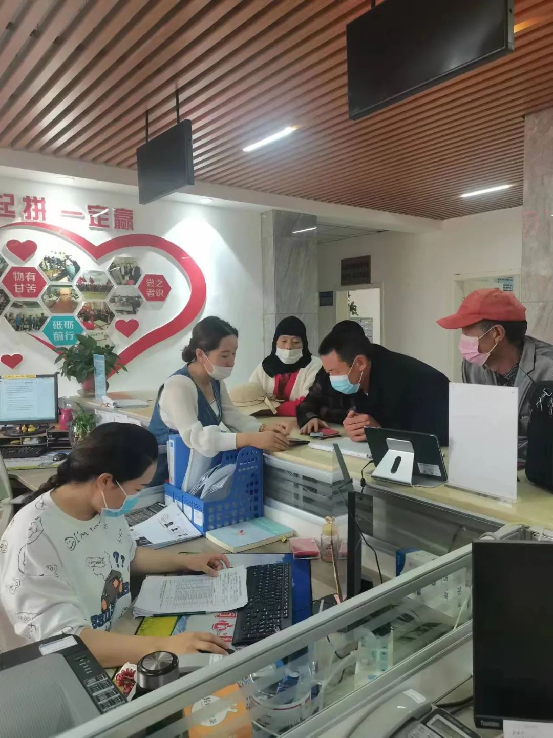 社区养老服务工作举措和工作成效,养老认证送上门贴心服务暖民心