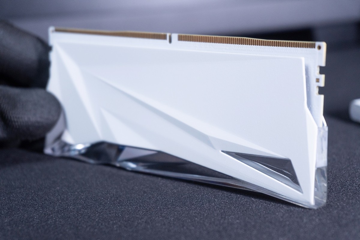 一键开启XMP，频率立刻翻倍6400，影驰星曜D5内存尝鲜