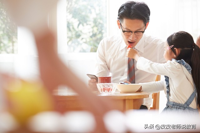 孩子不想吃饭父母有什么办法,小孩吃饭难父母怎么办