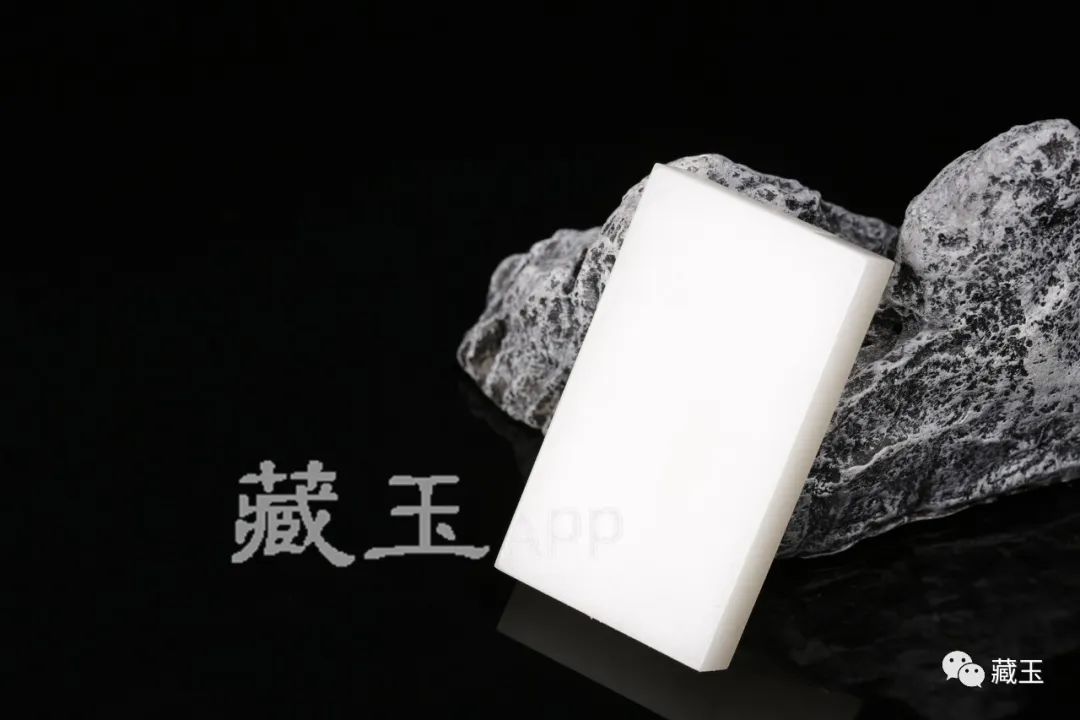 68元和田玉手镯,籽料8000元的手镯贵吗