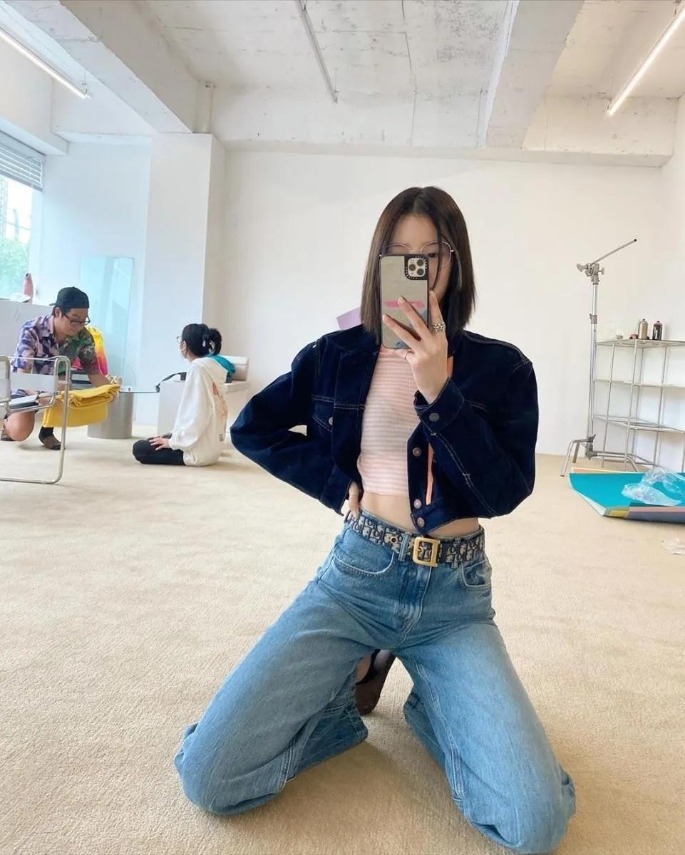 丹宁牛仔配色夏季穿搭,早春牛仔裤穿搭2020