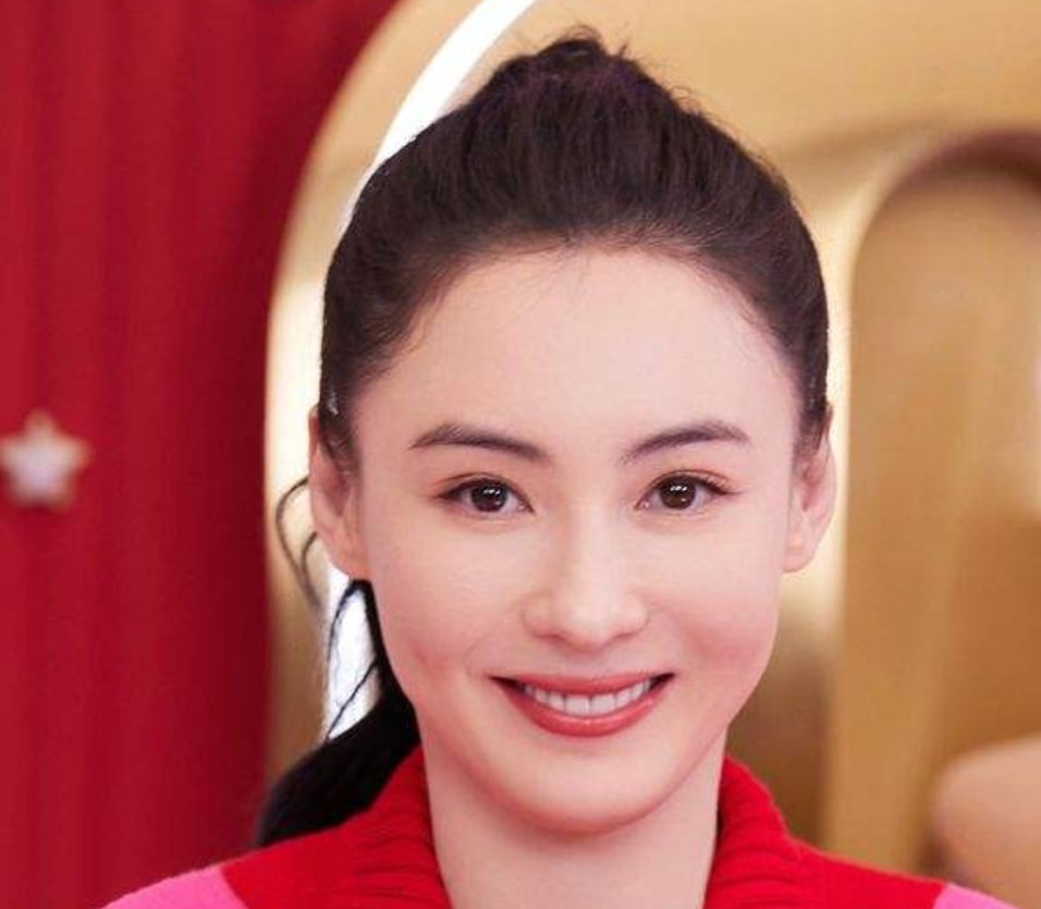 喝利尿剂，洗肠瘦小腹，整骨十次，女明星为了变美简直不要太狠