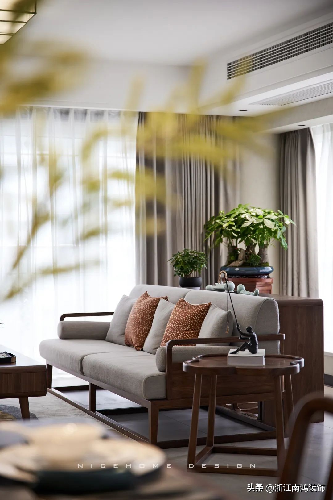 沙发不靠墙怎么摆放好看,客厅餐厅一体沙发不靠墙怎么设计