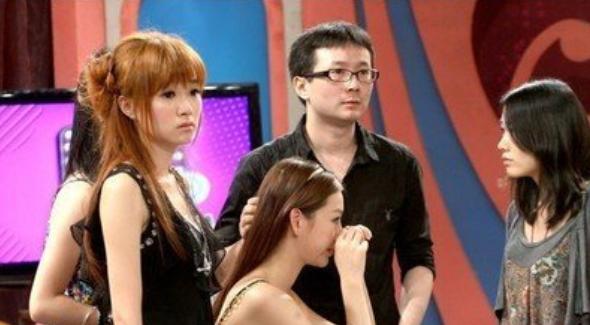 缈熷噷鍓嶇敺鍙嬪垽鍑犲勾,缈熷噷鍒嗘墜琚墠鐢峰弸鎭舵剰鎶ュ