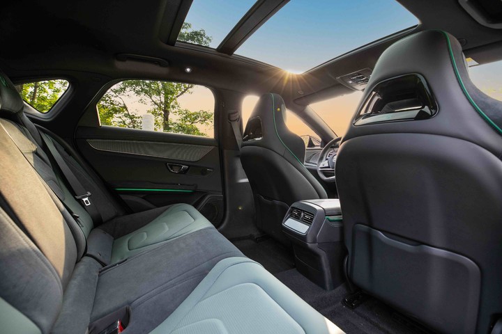 汉EV，用「中式豪华」走出了一条属于自己的路