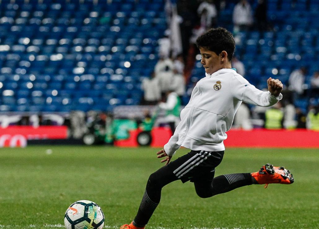 c罗12岁的视频,c罗12岁足球视频