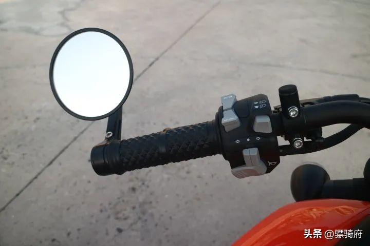 王野200摩托车官方价,motofino小马300落地价