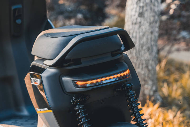 九号电动机械师mmax90支持多大快充,九号电动车机械师mmax90测评