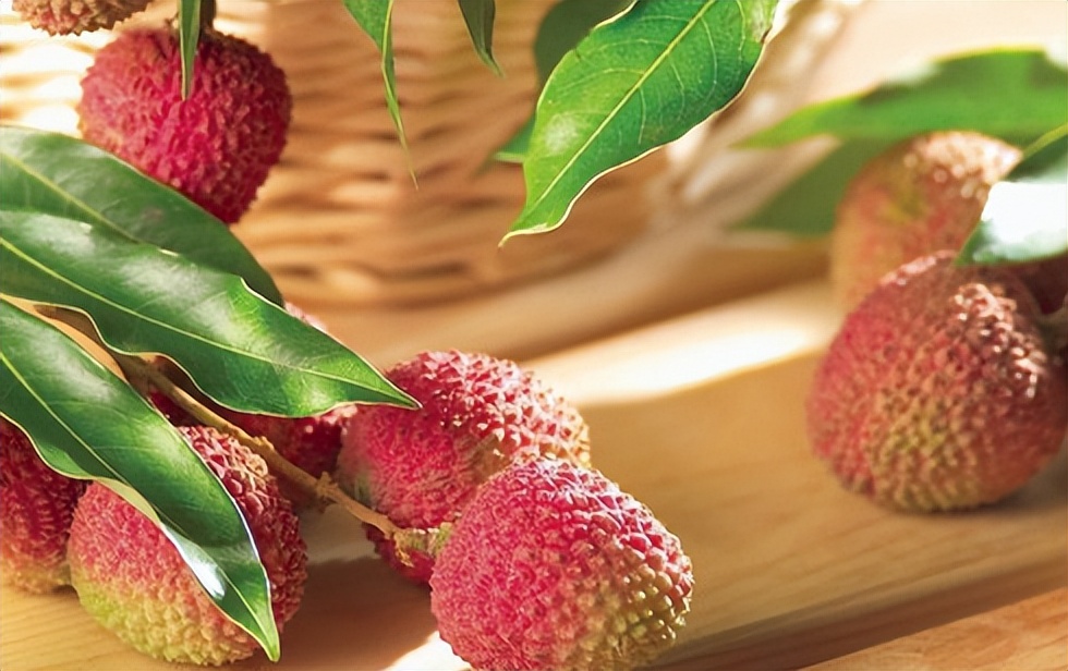 妃子笑荔枝卖出白菜价,荔枝妃子笑了果农哭了原因很戳心