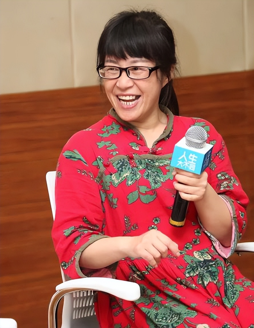 余秀华骂网友完整版视频,余秀华回应被男友打事件