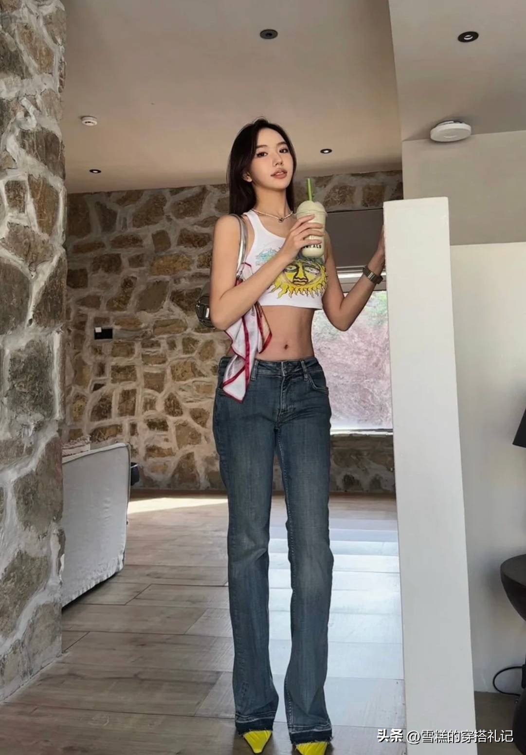 短款上衣不露腰搭配,短上衣如何不露腰穿好看